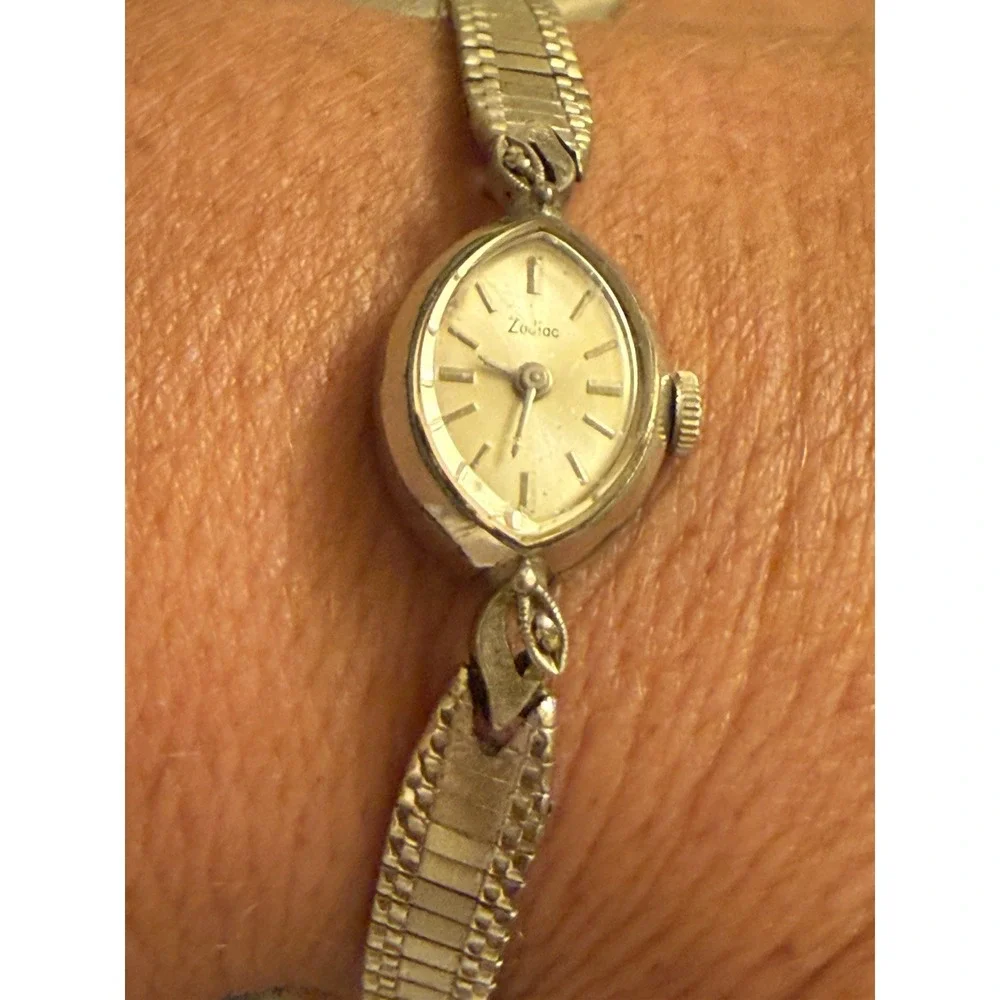 Vintage Zodiac Woman's Watch 10k R.G.P. Bezel Stainless Steel USA needs battery